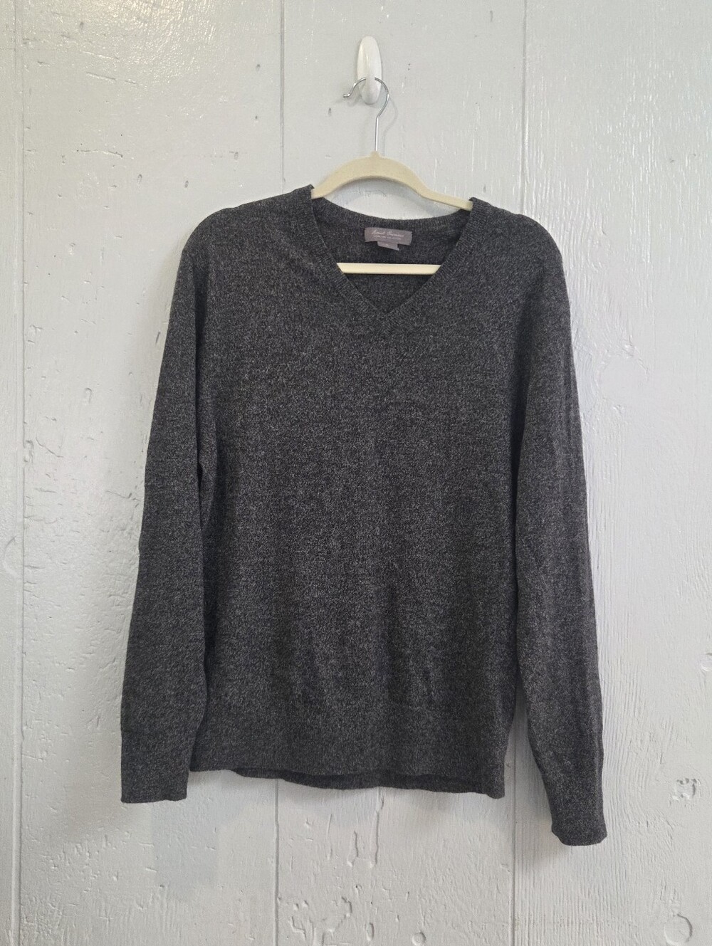 Daniel Cremieux Men's Charcoal Cashmere V-Neck Sweater